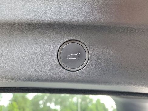 Used 2024 Tesla Model Y 2WD image 9