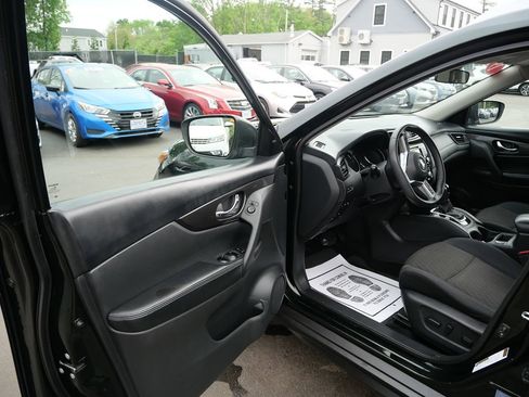 Used 2019 Nissan Rogue SV AWD/4WD image 16