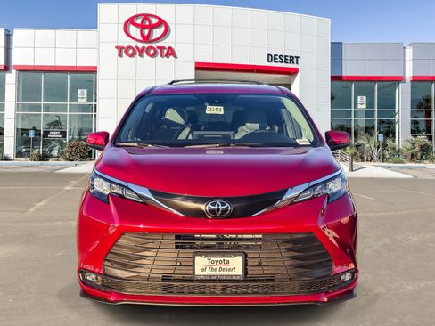 New 2026 Toyota Sienna XLE FWD image 2