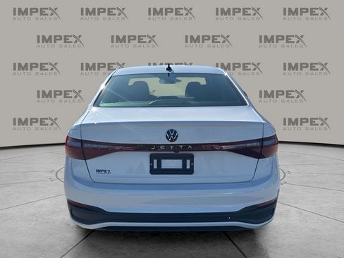 Used 2025 Volkswagen Jetta Sport image 4