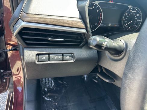 Used 2025 Nissan Altima 2.5 SV FWD image 13