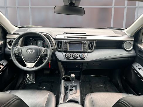 Used 2018 Toyota RAV4 LE AWD/4WD image 20