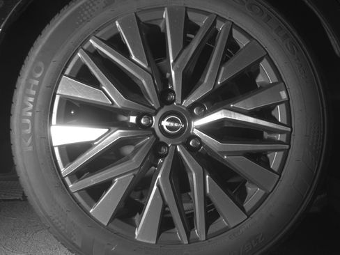 Used 2025 Nissan Altima 2.5 SV FWD image 15