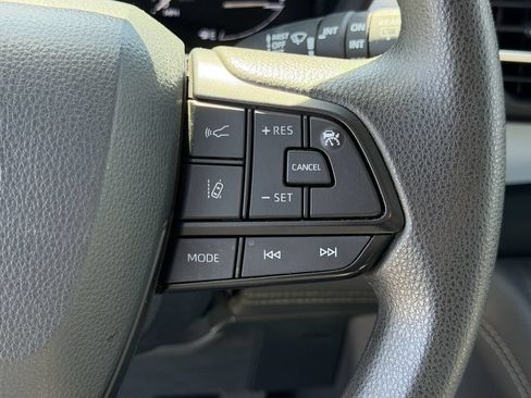 Certified 2025 Toyota Sienna LE FWD image 24