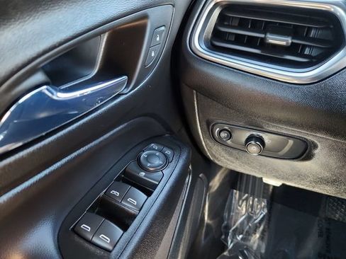 Used 2022 Chevrolet Equinox LT FWD image 38