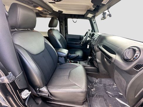 Used 2017 Jeep Wrangler Sahara image 26