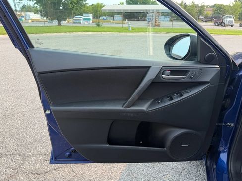 Used 2013 MAZDA MAZDA3 i Touring FWD image 25