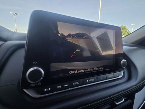Used 2025 Nissan Rogue SV FWD image 21