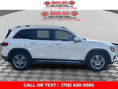 Used 2021 Mercedes-Benz GLB 250 4MATIC w/ Premium Package image 8