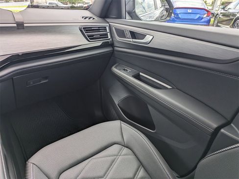 New 2025 Volkswagen Atlas Cross Sport SE image 17