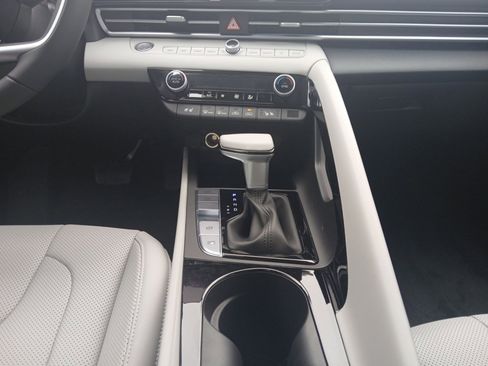 New 2025 Hyundai Elantra Limited image 11