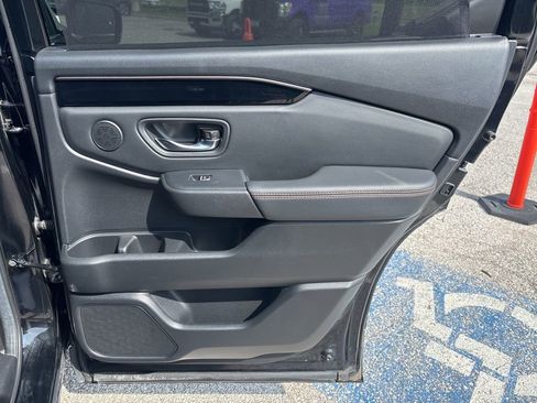 Used 2025 Honda Pilot TrailSport image 41