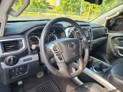 Used 2017 Nissan Titan PRO-4X AWD/4WD image 10