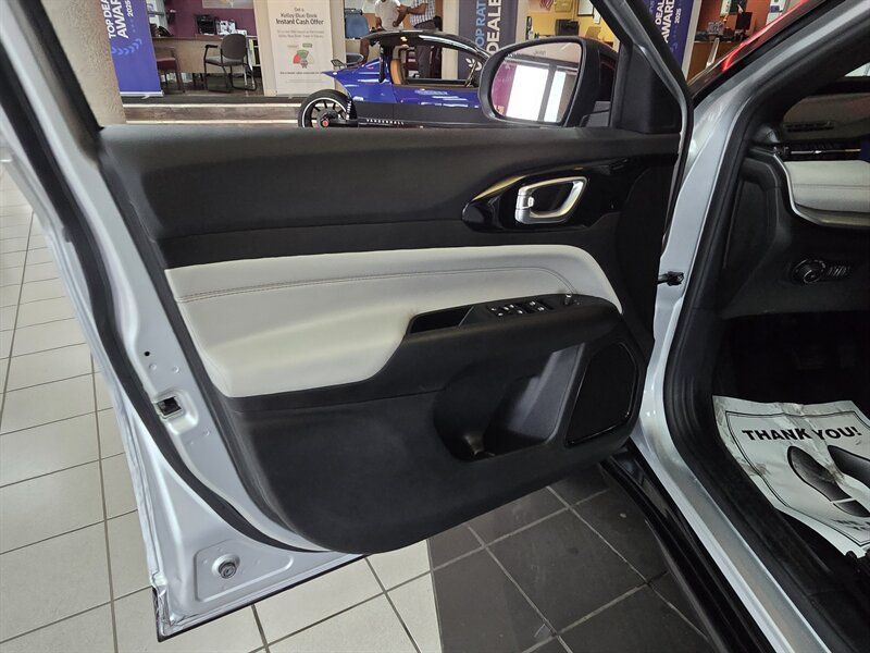 Used 2025 Jeep Compass Limited w/ Elite Group AWD/4WD image 7