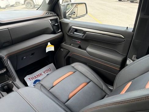 Used 2025 GMC Sierra 1500 AT4 w/ AT4 Premium Package AWD/4WD image 36