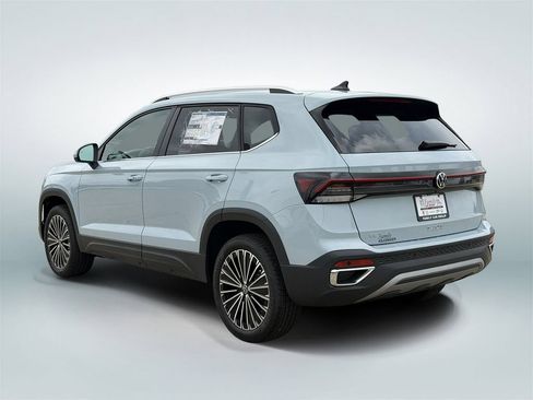 New 2026 Volkswagen Taos SE FWD image 4