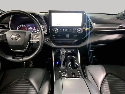 Used 2023 Toyota Highlander XSE AWD/4WD image 16