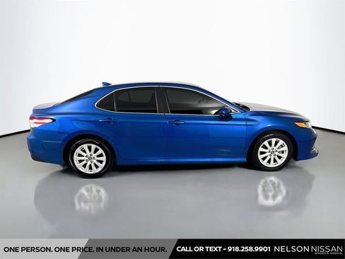 Used 2019 Toyota Camry LE FWD image 4