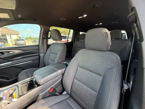 Used 2024 Chevrolet Traverse LS FWD image 18