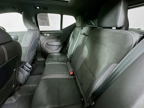 Used 2025 Volvo XC40 B5 Plus AWD/4WD image 34