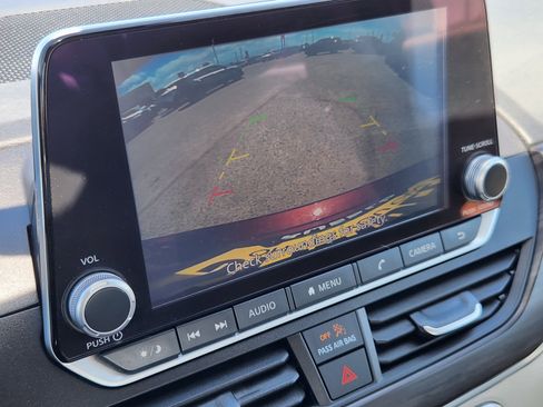 Used 2025 Nissan Altima 2.5 SV FWD image 21