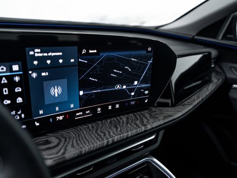 Certified 2025 Audi Q5 Premium w/ Convenience Package image 11