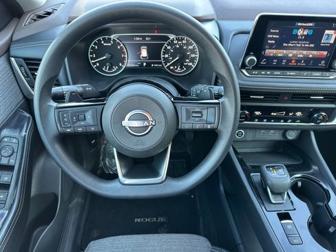 Used 2023 Nissan Rogue SV image 14