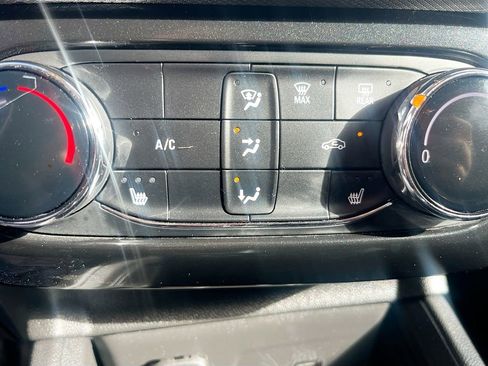 Used 2024 Chevrolet TrailBlazer LT w/ LT Cold Weather Package FWD image 20