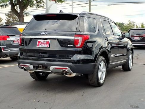 Used 2017 Ford Explorer XLT w/ Equipment Group 202A AWD/4WD image 4