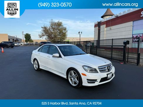Used 2013 Mercedes-Benz C 300 4MATIC Sedan image 3