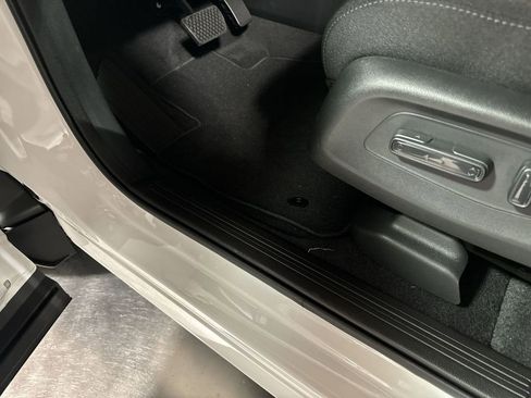 Used 2025 Honda CR-V EX image 15