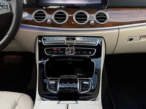 Used 2017 Mercedes-Benz E 300 4MATIC image 14