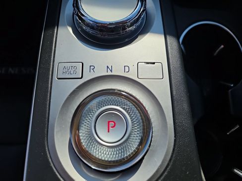 Used 2025 Genesis GV70 2.5T AWD/4WD image 21