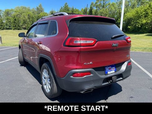 Used 2017 Jeep Cherokee Latitude w/ Cold Weather Group AWD/4WD image 5
