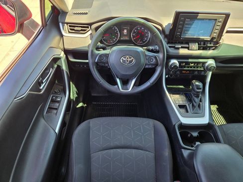 Used 2021 Toyota RAV4 XLE w/ XLE Grade Weather Package AWD/4WD image 9