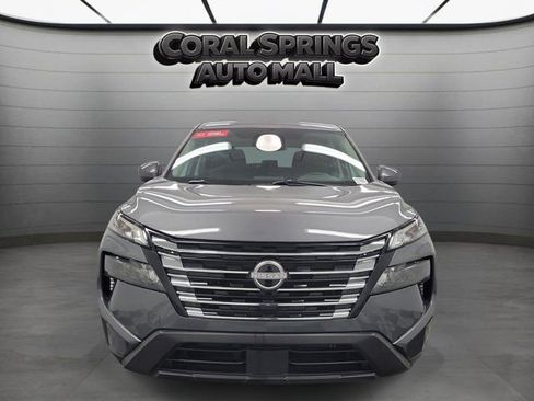 Used 2025 Nissan Rogue SV FWD image 2