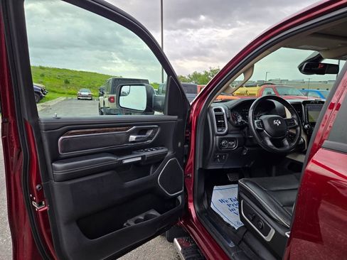 Used 2019 RAM 1500 Laramie AWD/4WD image 11