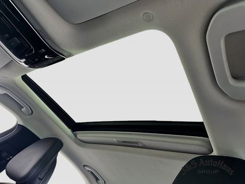 Used 2023 Mercedes-Benz C 300 Sedan image 16