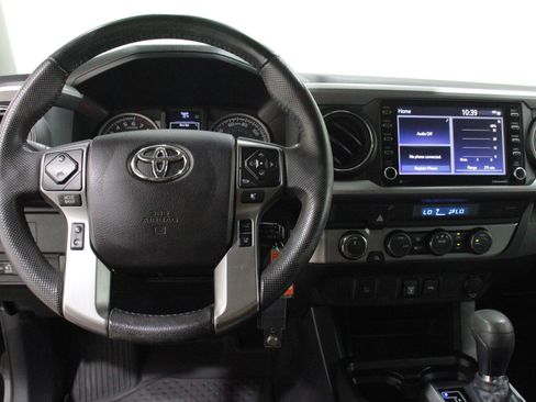 Used 2021 Toyota Tacoma SR5 AWD/4WD image 8
