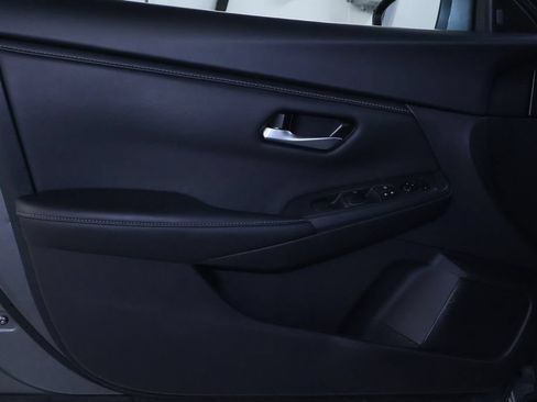 Used 2025 Nissan Sentra SV FWD image 11