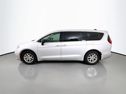 Used 2024 Chrysler Pacifica Touring-L