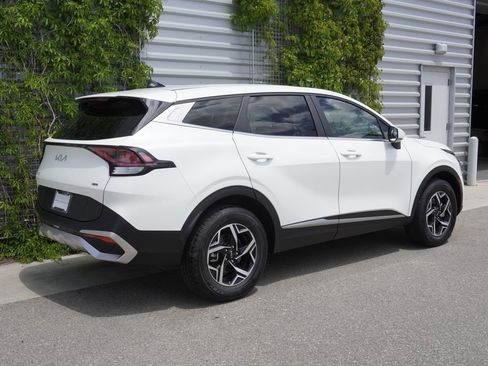 Used 2023 Kia Sportage LX AWD/4WD image 4