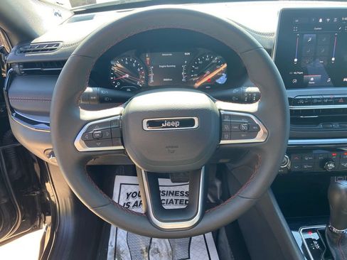 Used 2024 Jeep Compass Trailhawk AWD/4WD image 11