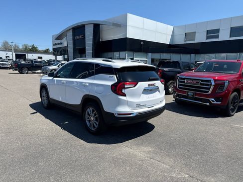 Used 2022 GMC Terrain SLT w/ Tech Package AWD/4WD image 3