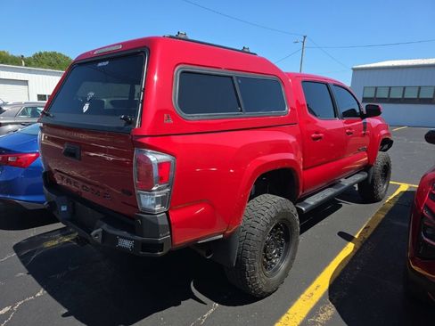 Used 2022 Toyota Tacoma TRD Sport w/ TRD Premium Sport Package AWD/4WD image 2
