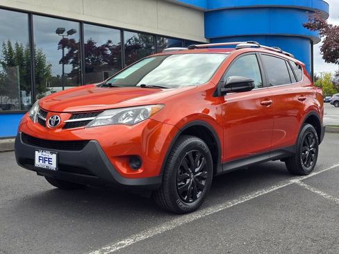 Used 2015 Toyota RAV4 LE AWD/4WD image 1