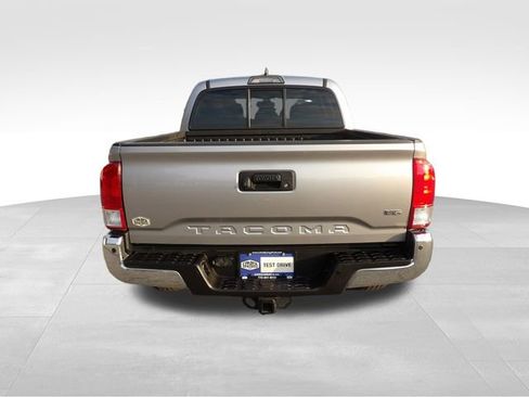 Used 2017 Toyota Tacoma TRD Sport image 6