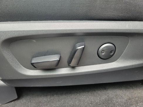 Certified 2025 Nissan Pathfinder SV w/ Black Appearance Package image 32