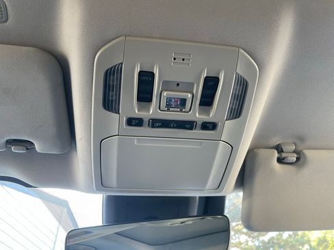 Used 2020 Toyota Highlander Limited AWD/4WD image 16