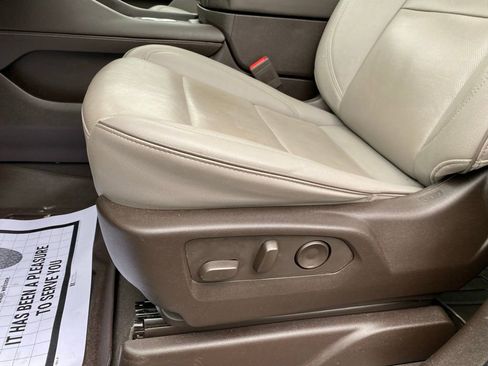 Used 2023 GMC Yukon SLT w/ SLT Premium Package image 23